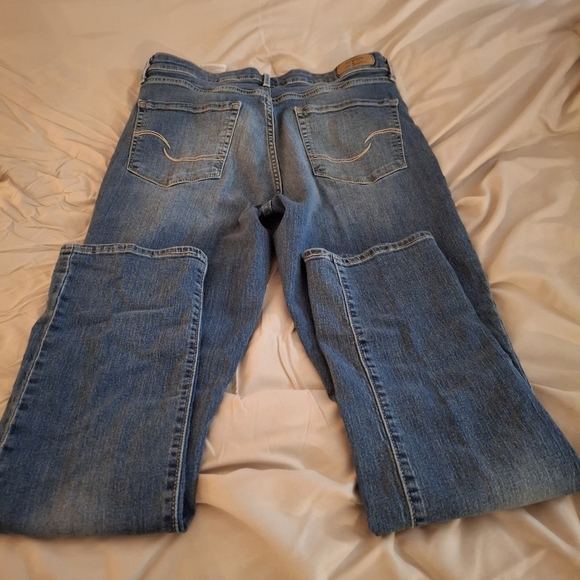 Signature Levi Strauss & Company Women's Stylish Blue Denim Distressed Jeans - Picture 7 of 11